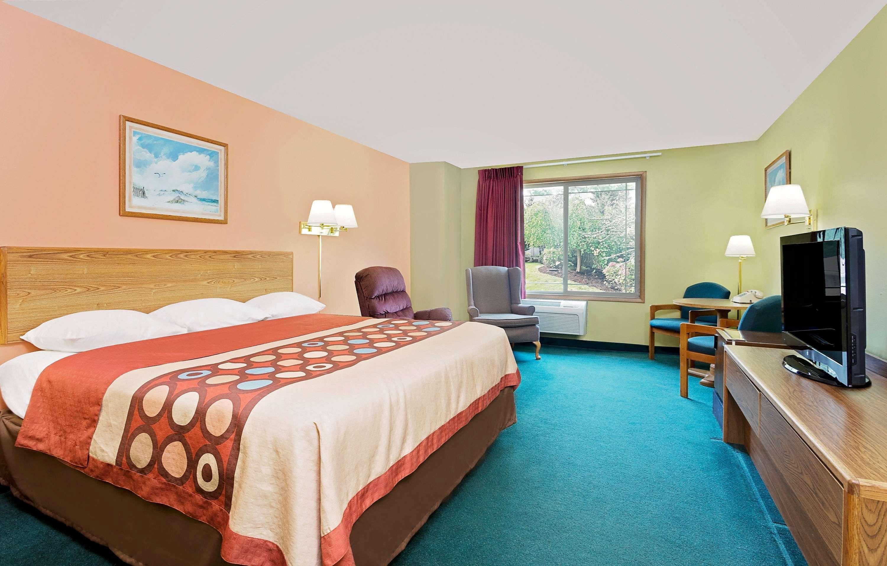 Super 8 By Wyndham Sturgeon Bay Hotel Екстериор снимка