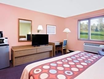 Super 8 By Wyndham Sturgeon Bay Hotel Екстериор снимка