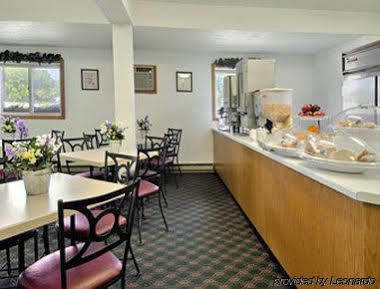 Super 8 By Wyndham Sturgeon Bay Hotel Екстериор снимка