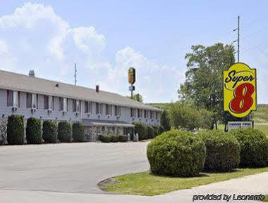 Super 8 By Wyndham Sturgeon Bay Hotel Екстериор снимка